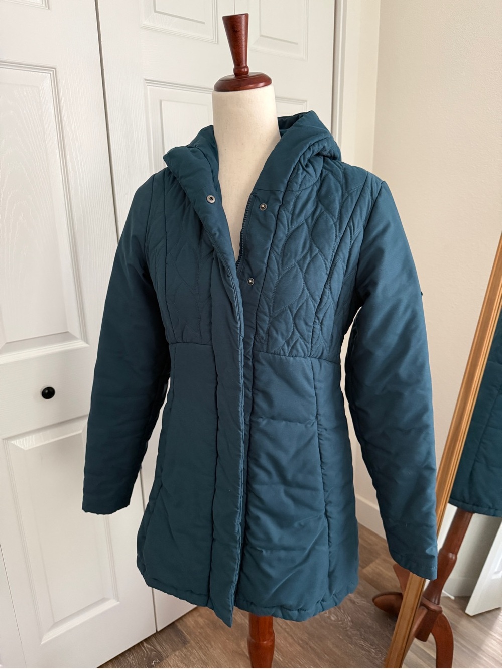 The North Face Women’s Small Quilted Teal Insulated Hooded Jacket Coat - Picture 2 of 9